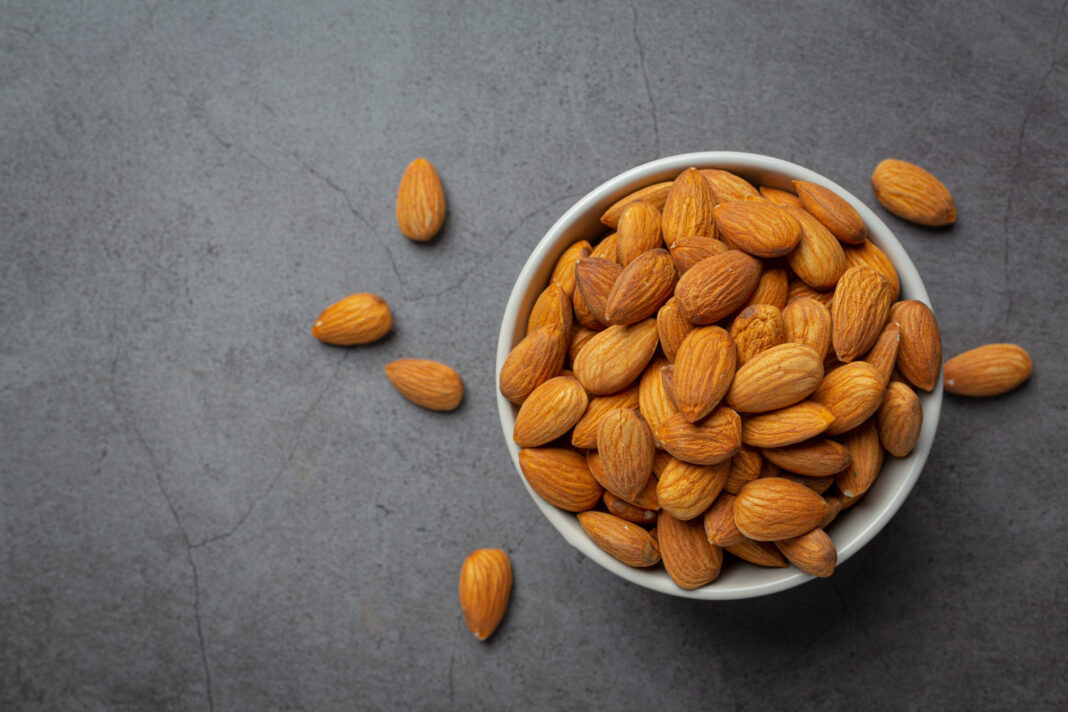 almonds-in-bowl-on-dark-background0