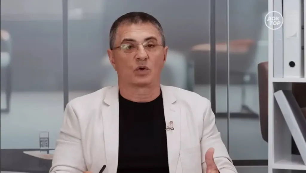 Доктор Мясников перечислил продукты, которые эффективно и быстро помогут при запорах