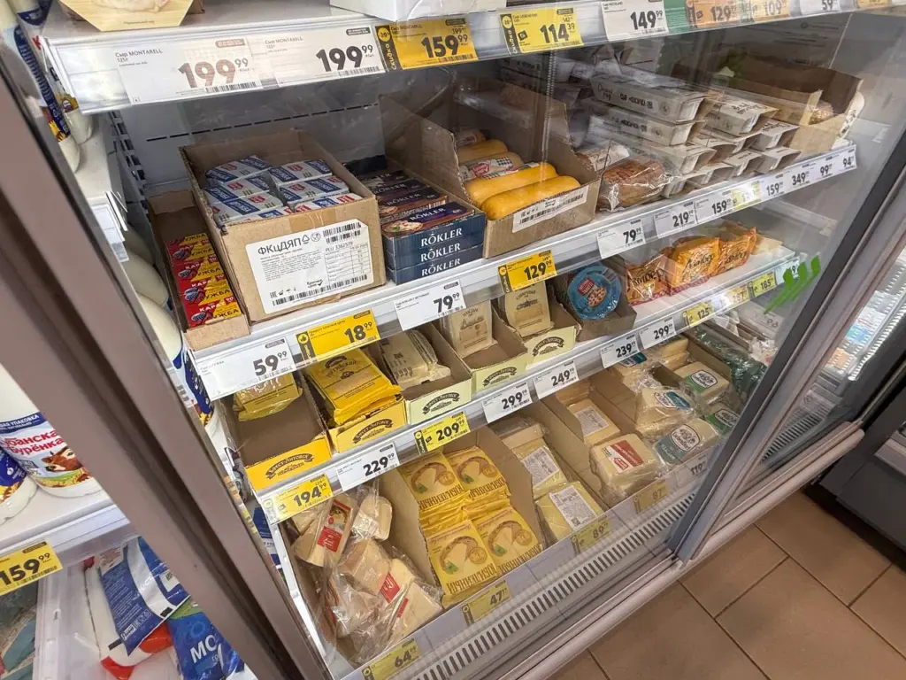 Домашний адыгейский сыр за час: легкий рецепт без сыворотки, который заменит магазинные молочные продукты — вкусно и полезно