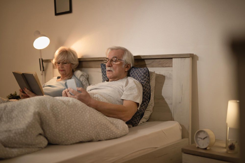 Врачи: Эти 5 вещей нельзя делать в постели после 60 лет0