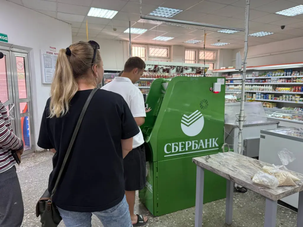ЦБ ввел жесткий запрет: перевод денег с карты на карту станет невозможен, сумма будет заморожена