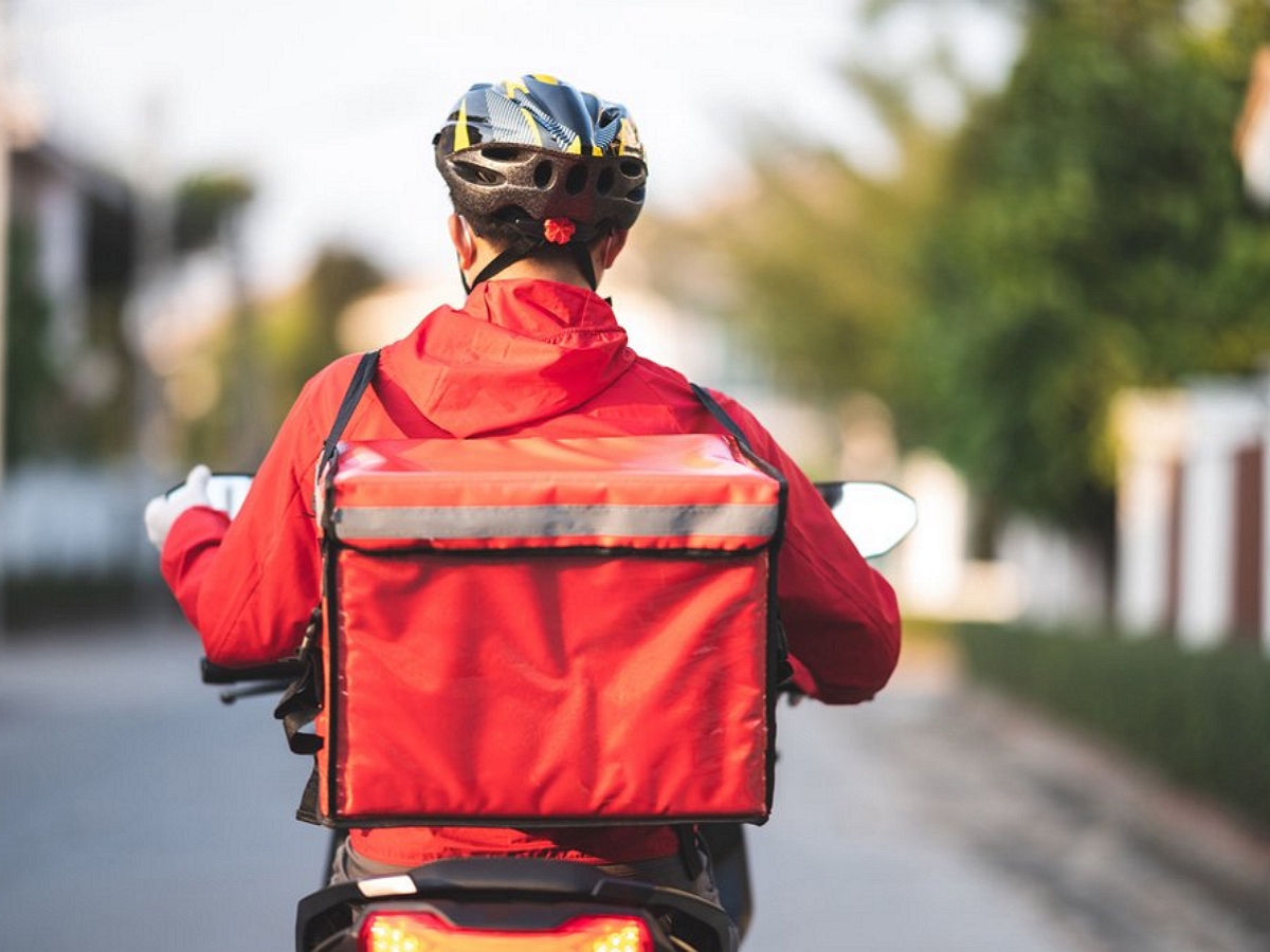Аналитики оценили доход курьеров в Москве: сколько зарабатывают в день0