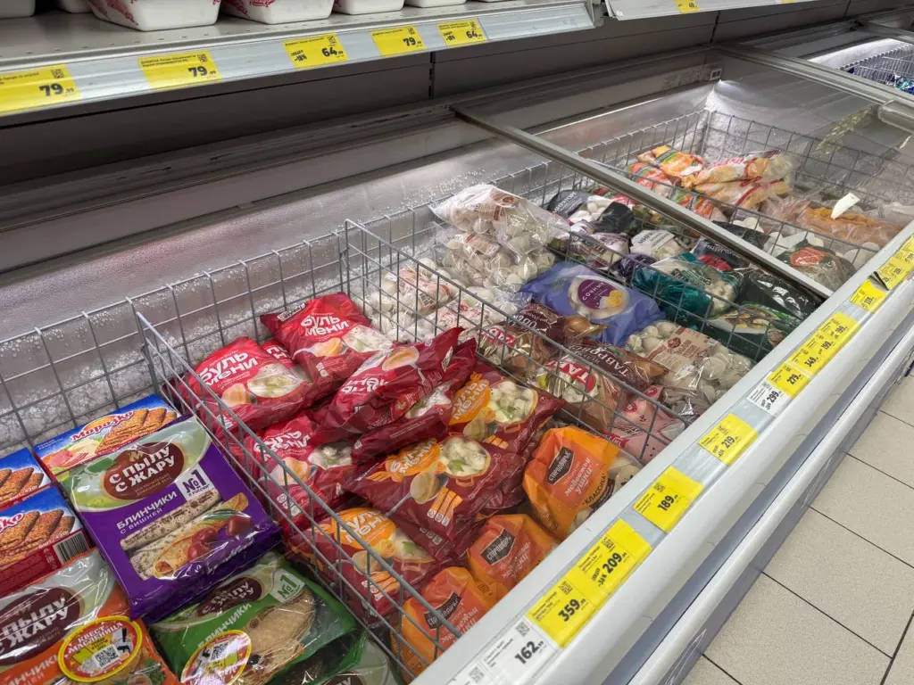 Пробуем и оцениваем покупки из «Ермолино»: пицца, кокосовое печенье и кордон-блю с ветчиной и сыром по советам друзей