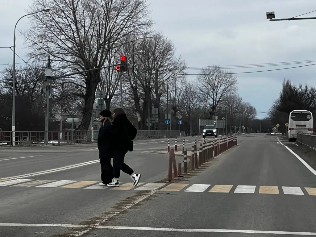 Стилисты предложили лучшие альтернативы шапкам: красиво, модно и тепло, чтобы не выглядеть как тётки