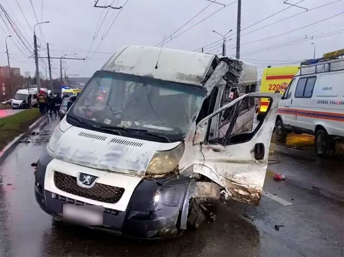 ДТП в Туле: столкновение маршруток с трамваем унесло жизни 4 человек0