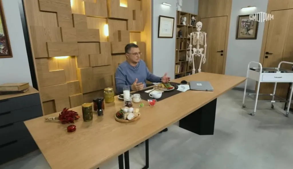 Доктор Мясников поделился простой формулой здоровья: 8 продуктов, которые нужно добавить в свой рацион