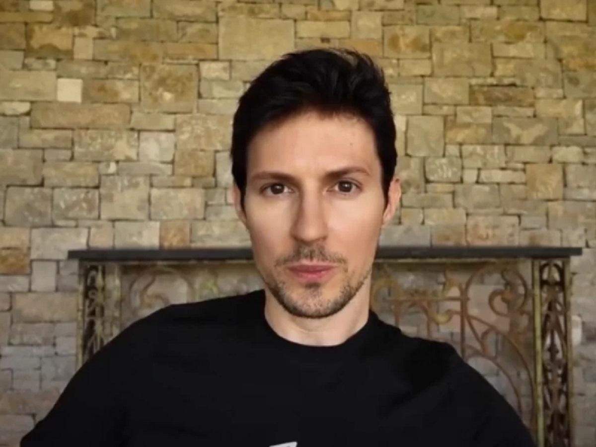 Павел Дуров планирует вернуть украденные из Лувра драгоценности, но с условием0