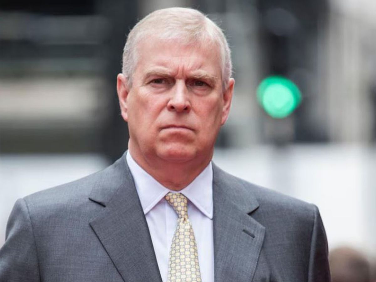 Король Карл III лишил принца Эндрю титула и почестей, сообщает The Guardian0