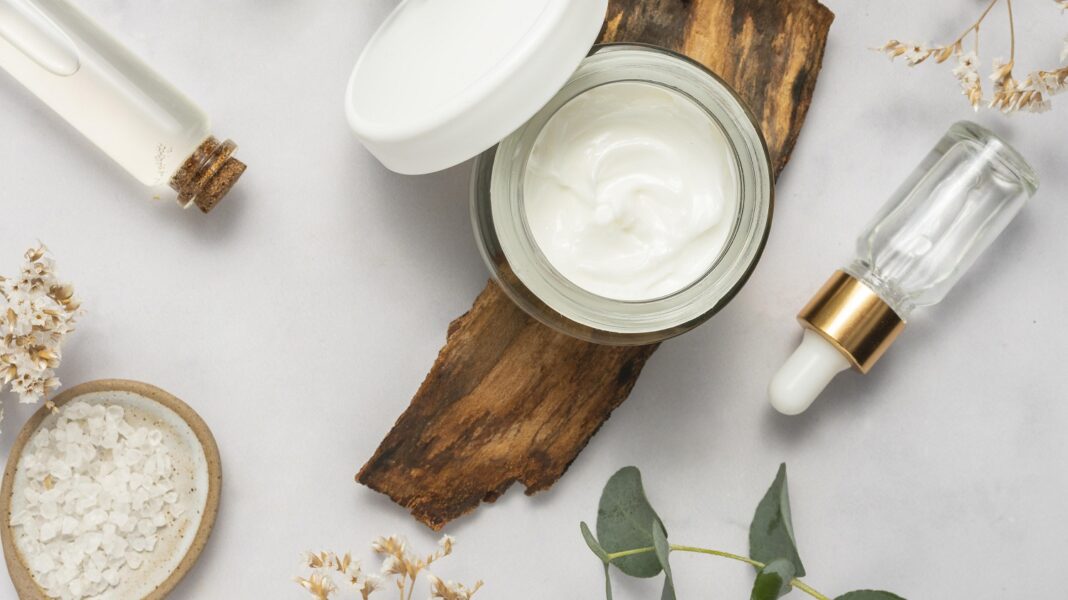 top-view-salts-and-cream-container0