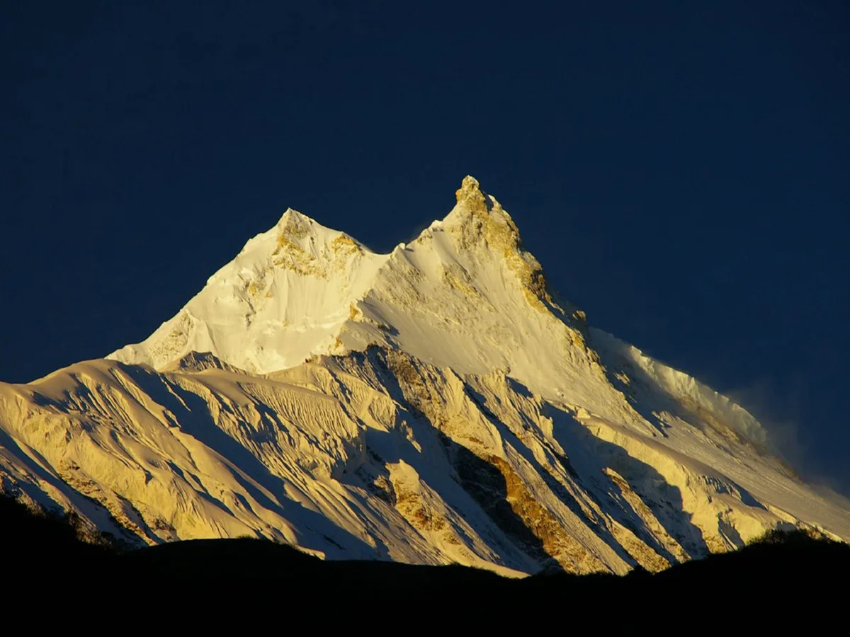Пятеро российских альпинистов оказались в ловушке на вершине горы в Непале0