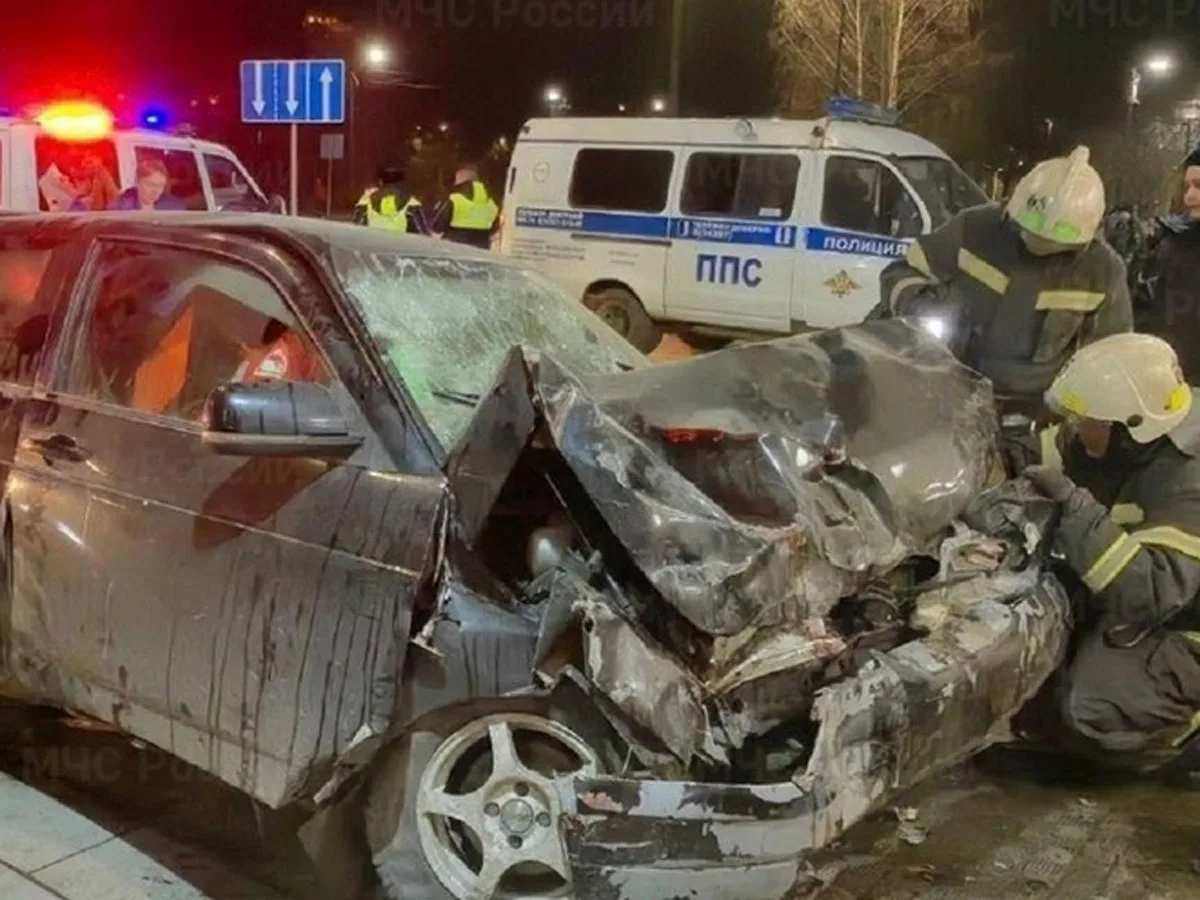 В Ревде пьяный водитель Lada насмерть сбил двух девочек, трагический момент запечатлен на видео0