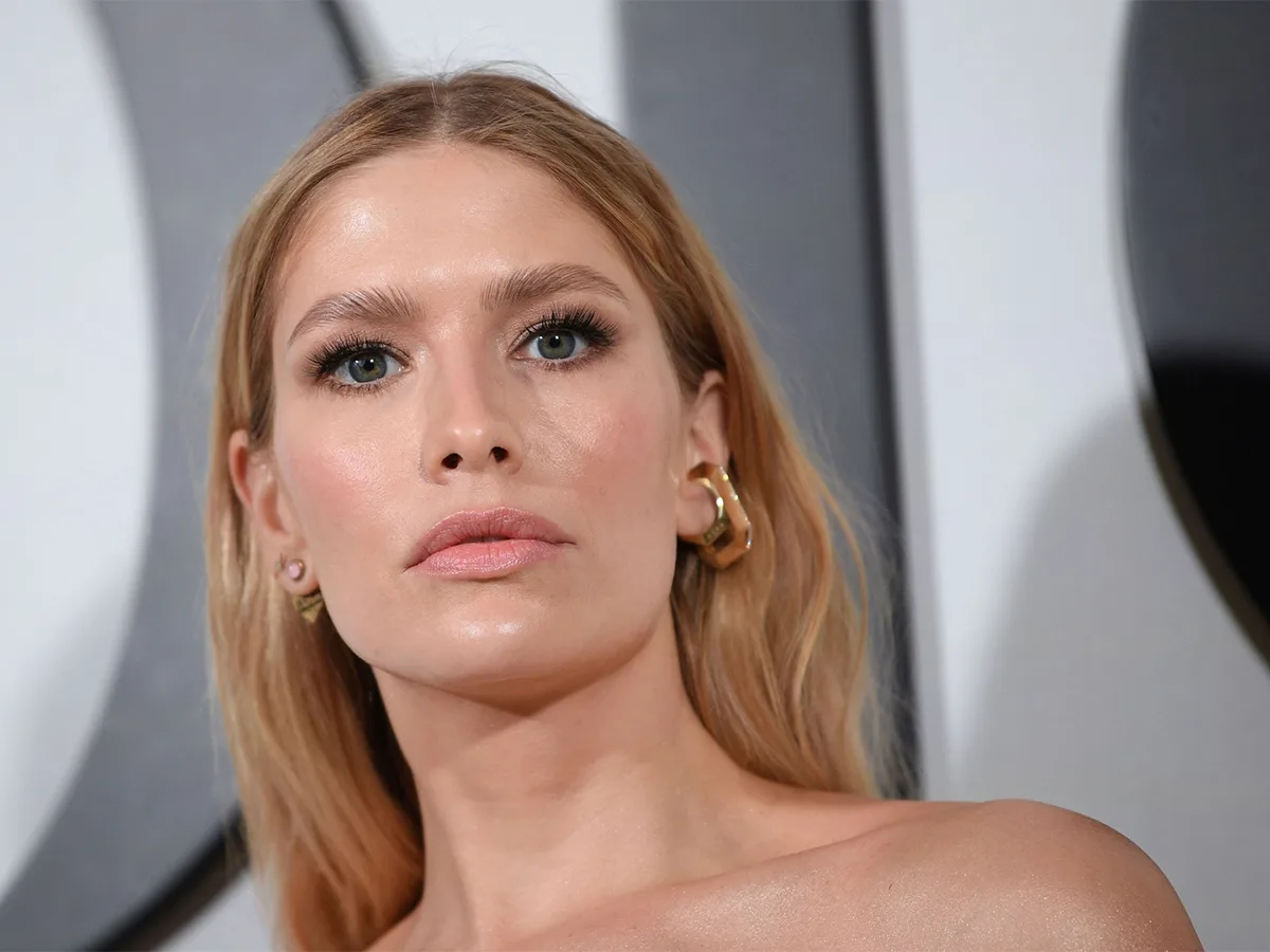 Экс-жена миллиардера шокировала интернет откровенным образом на новой фотосессии0