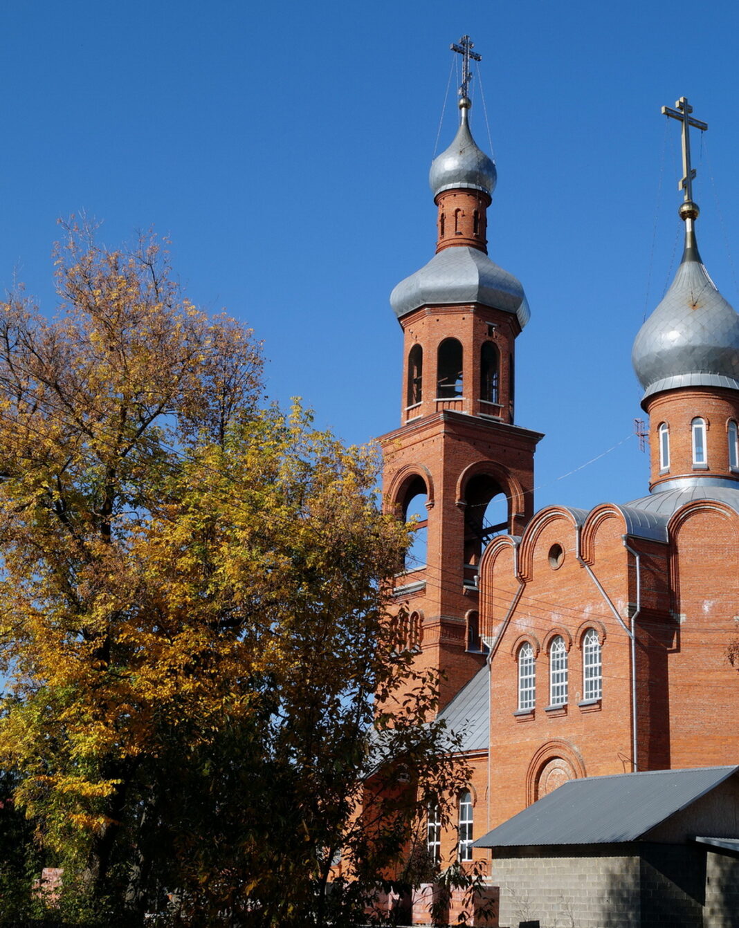 Иерей назвал зашкваром нежелание идти в храм из-за дорогих машин священников0