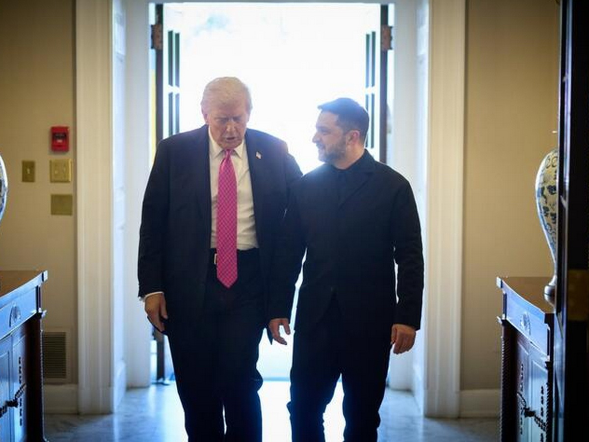 Трамп на встрече с Зеленским требовал отдать Донбасс и устроил скандал с картами боевых действий0