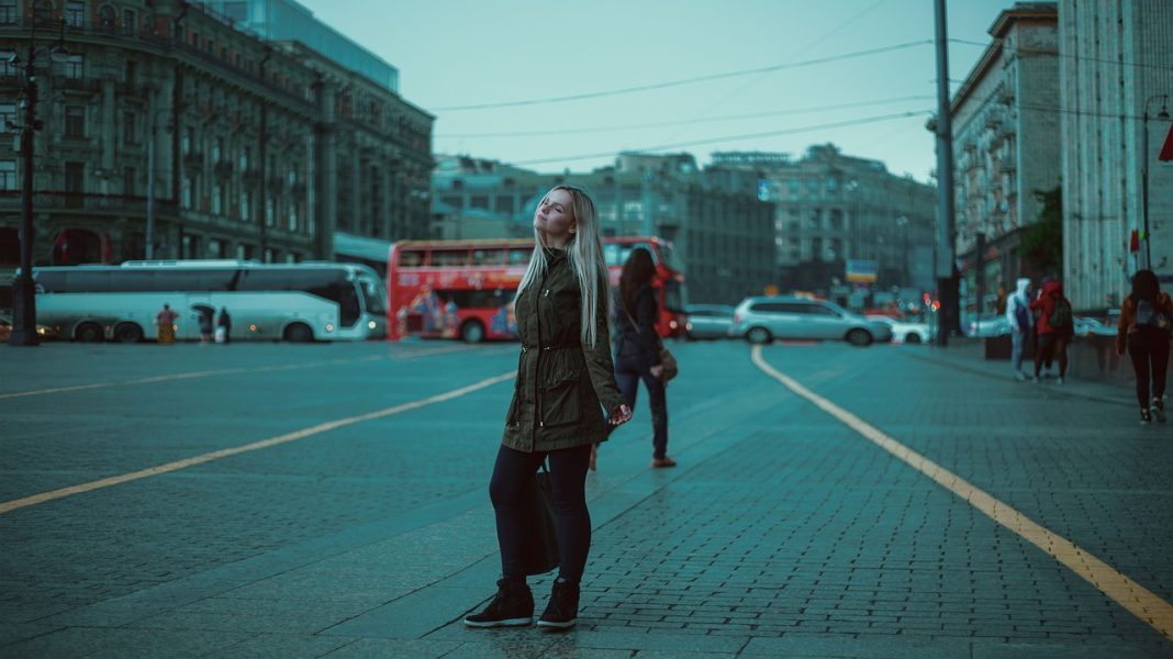 Немка впервые в России: главное потрясение её жизни — и почему борщ — это философия0