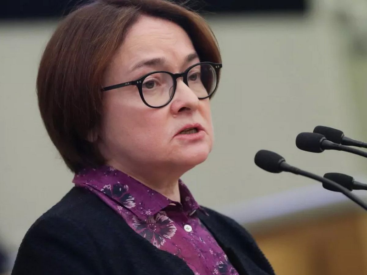 Набиуллина назвала два признака рецессии на заседании Госдумы в необычном наряде0