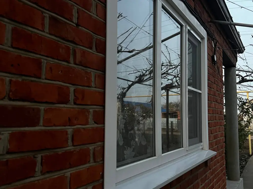 Как я в три простых шага утеплил свой дом и забыл о ледяных подоконниках и сквозняках — морозы теперь не страшны