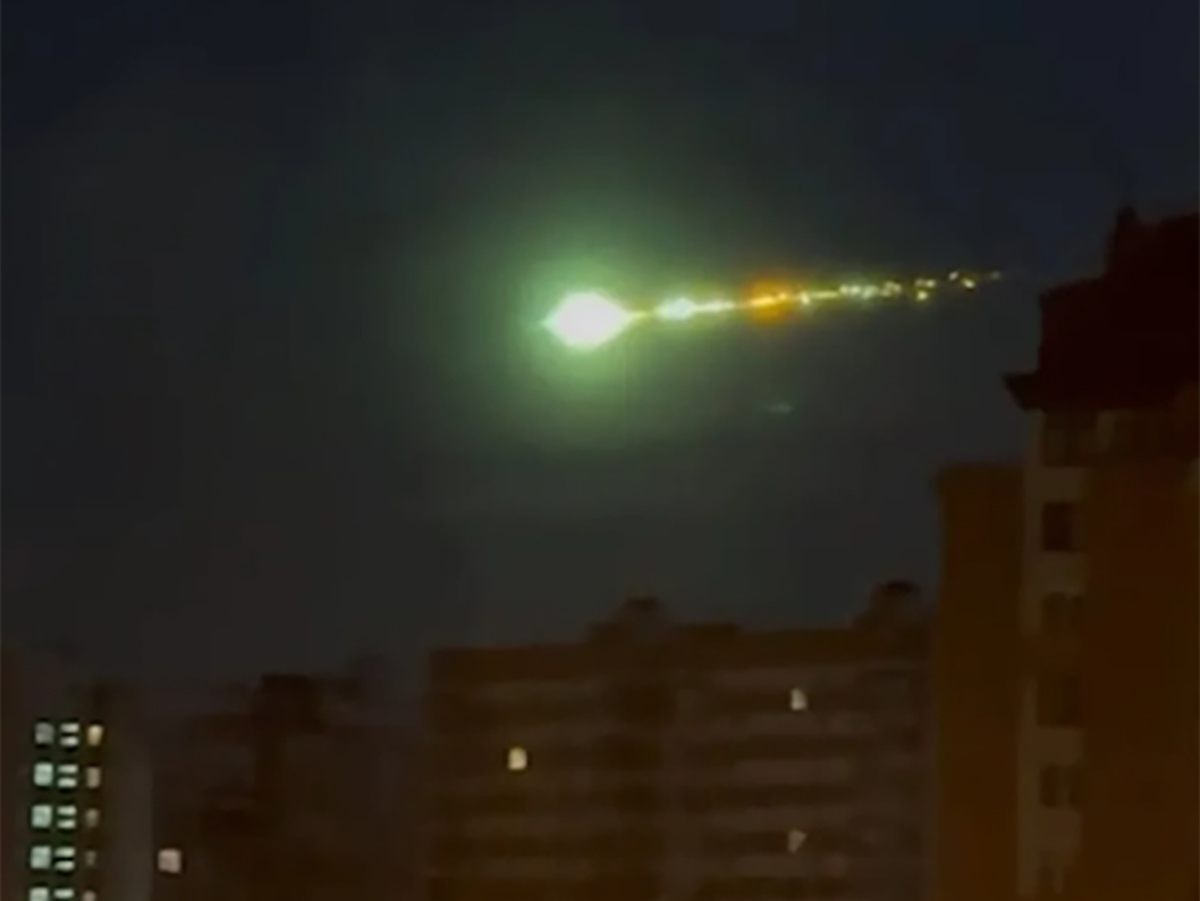 В небе над Москвой и Подмосковьем появилось загадочное яркое небесное тело0