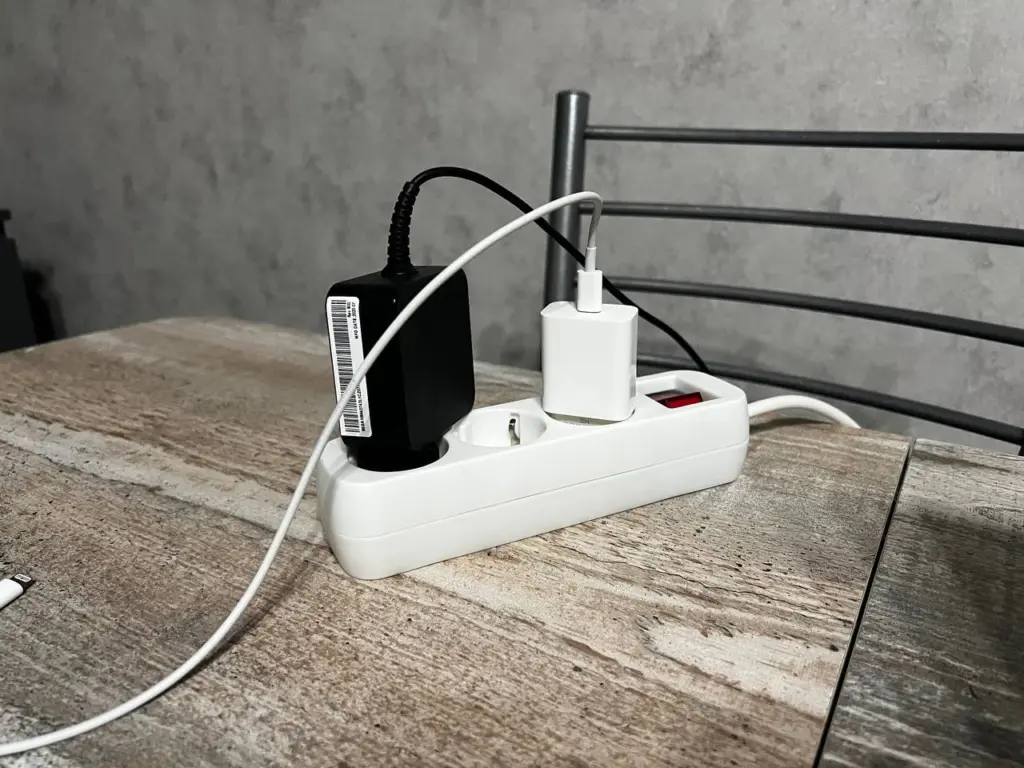 Причины плавления розеток: 3 основные ошибки, которые совершают 9 из 10 людей. Профессиональный электрик поделился «секретом»