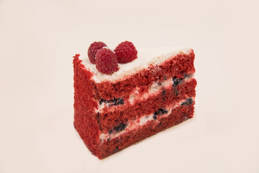 side-view-red-pie-with-berries0