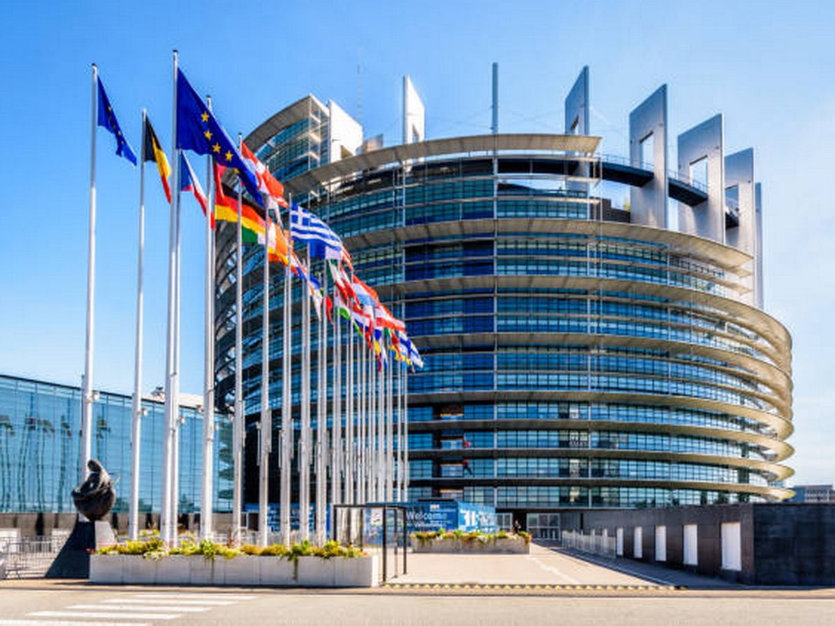 Европарламент призывает к ударам по России без ограничений: мнение эксперта о возможных последствиях0