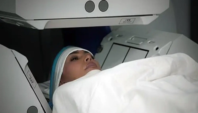 Ким Кардашьян стоп-кадр из шоу &quotСемейство Кардашьян&quot (18+)