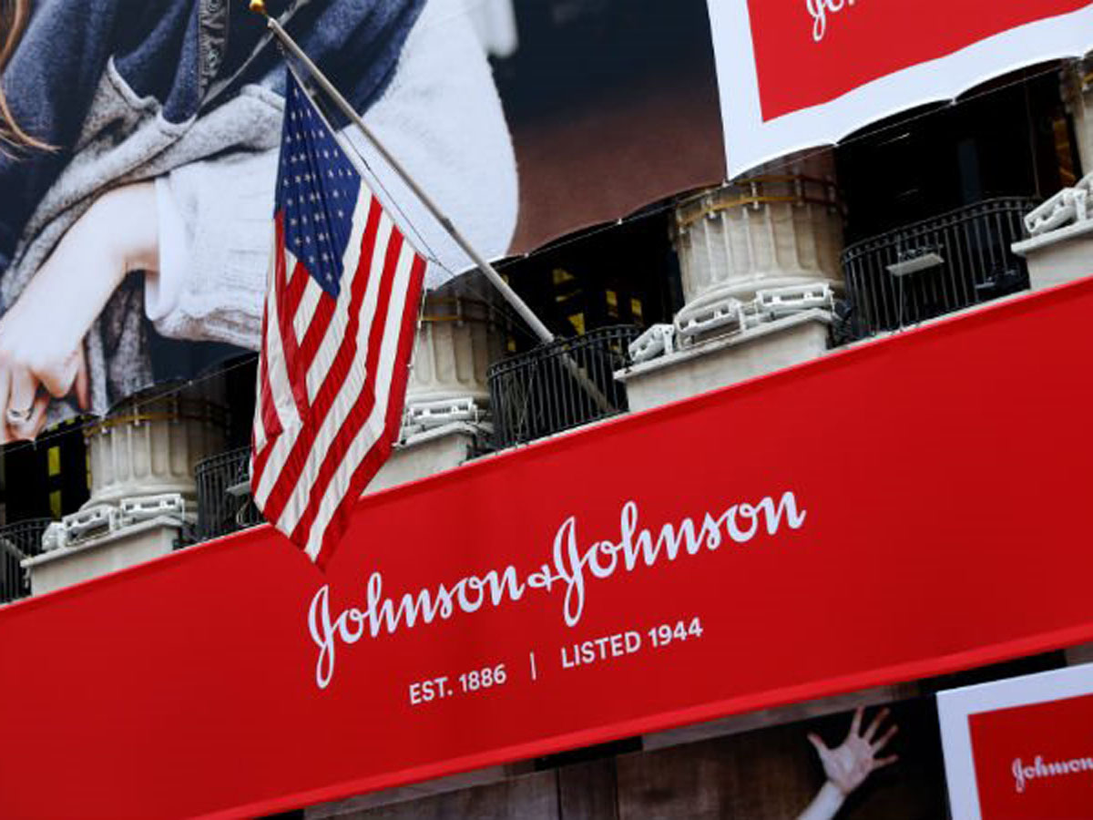Johnson & Johnson выплатит почти $1 млрд после суда по делу о смерти пенсионерки из-за детской присыпки0