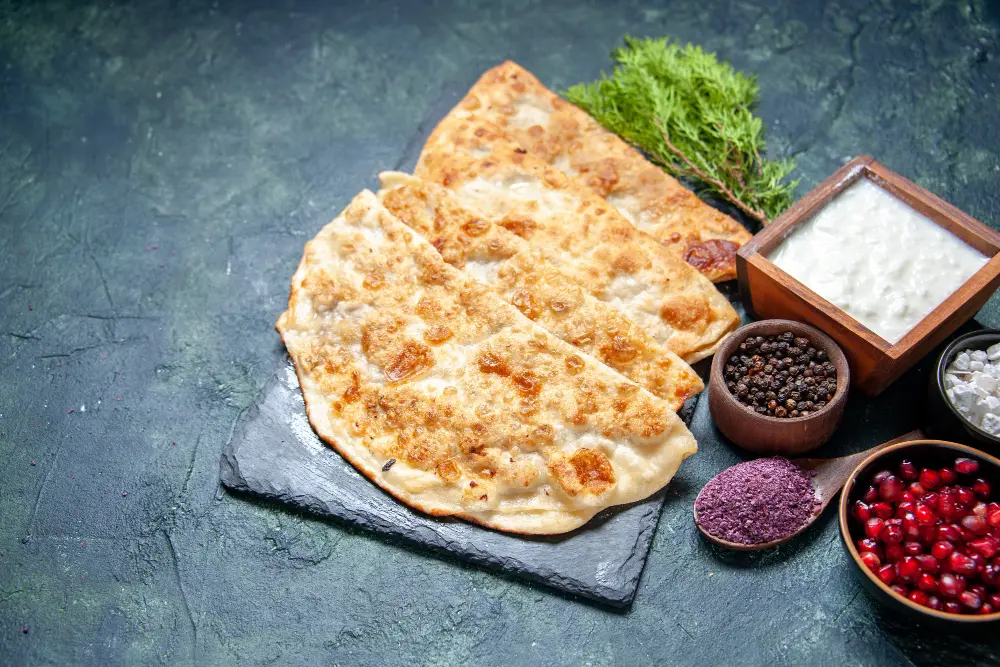 Вкусные лепёшки с простой начинкой: мясо и творог с зеленью из быстрого теста