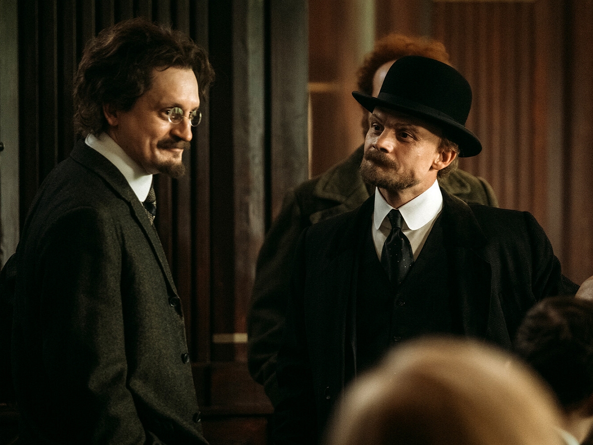 Зюганов раскритиковал сериал Кончаловского «Хроники русской революции» за искажение исторической правды0