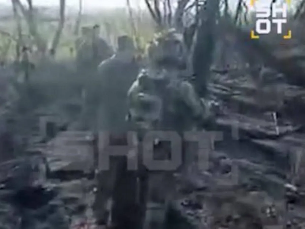 Вышло видео с массовой сдачей в плен украинских солдат под Покровском0