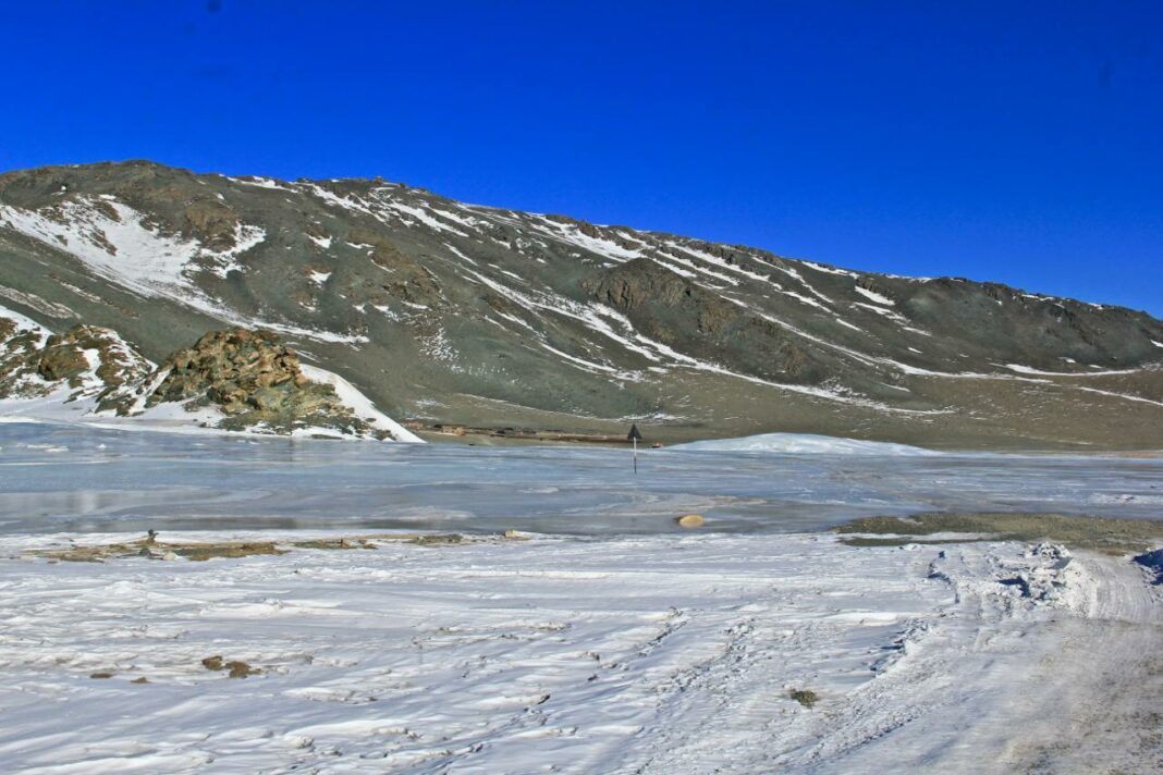 Загадка мерзлоты: в Якутии нашли тела в одежде XIX века и паспорта 1950-х0