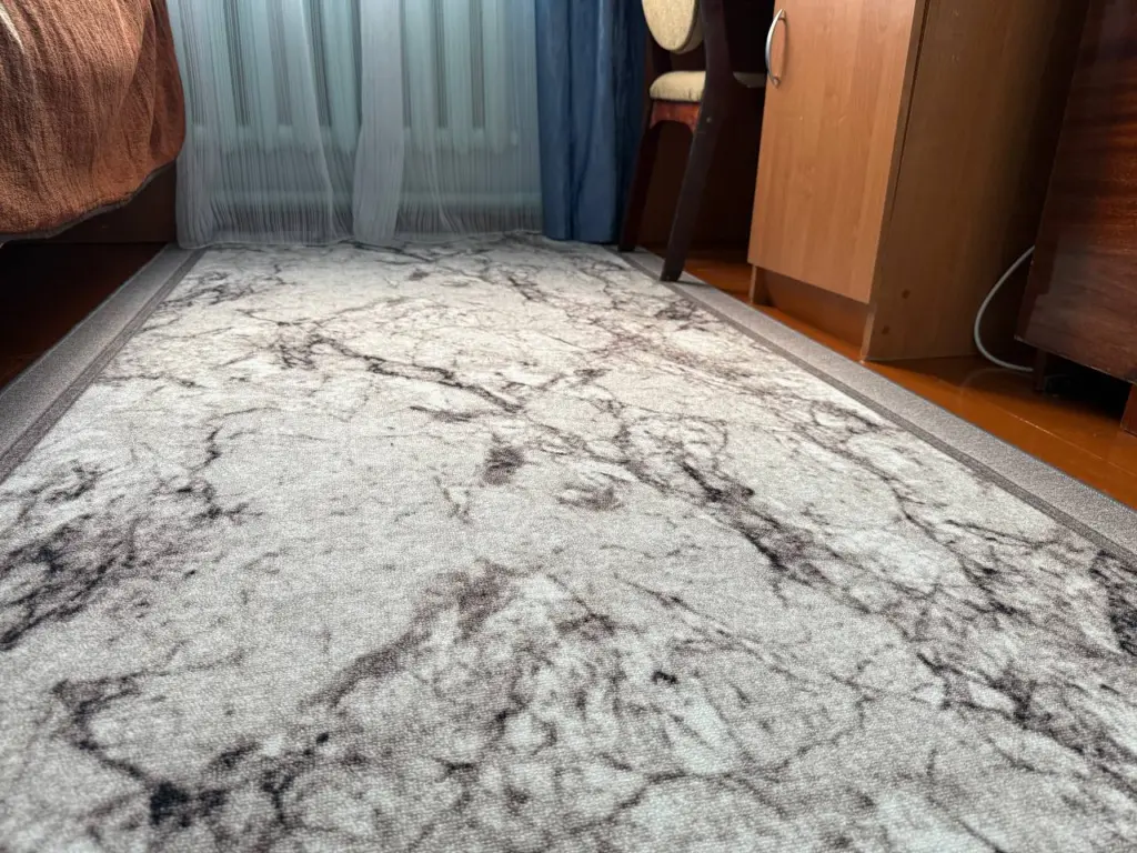 Чищу ковры тяпкой и даже самый изношенный выглядит как новый мой деревенский секрет