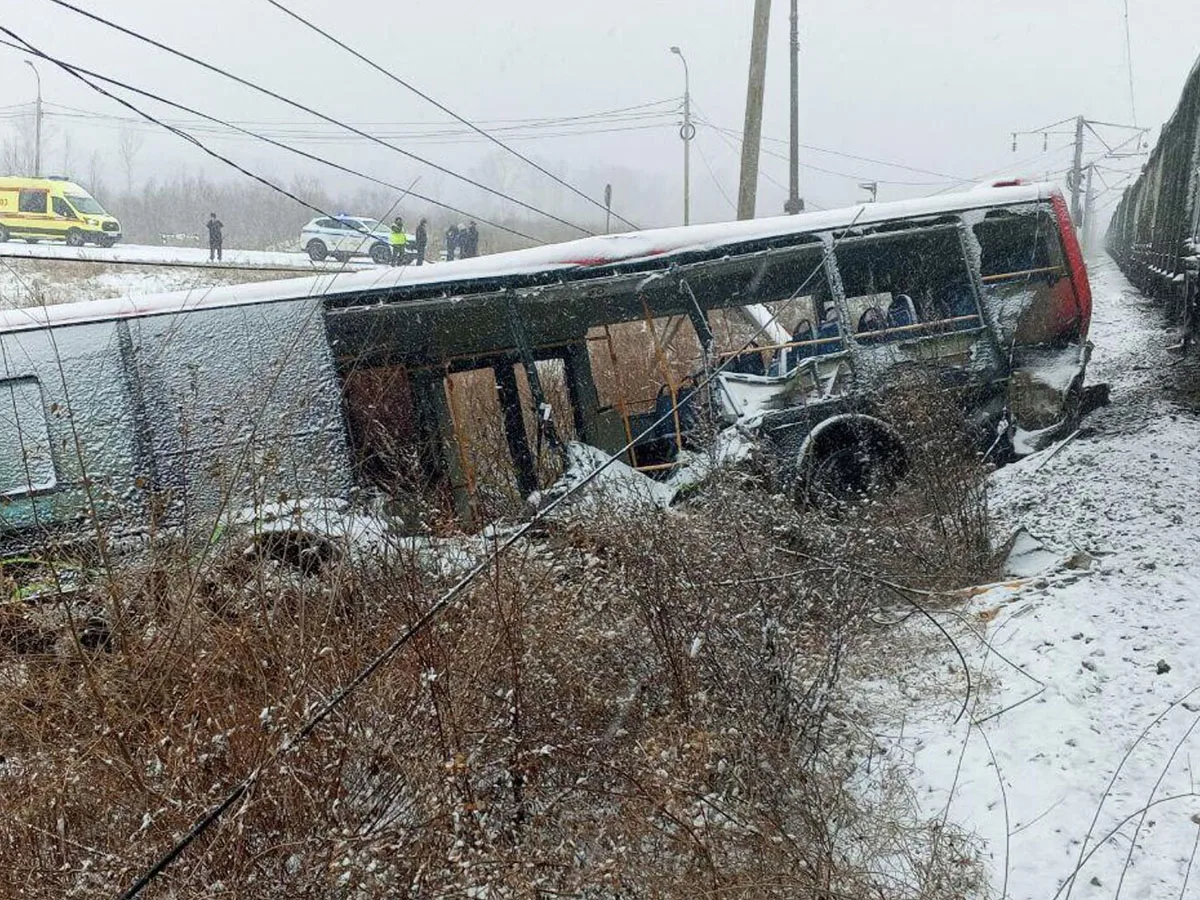 В Хабаровске произошло столкновение пассажирского автобуса с поездом пострадали четыре человека0