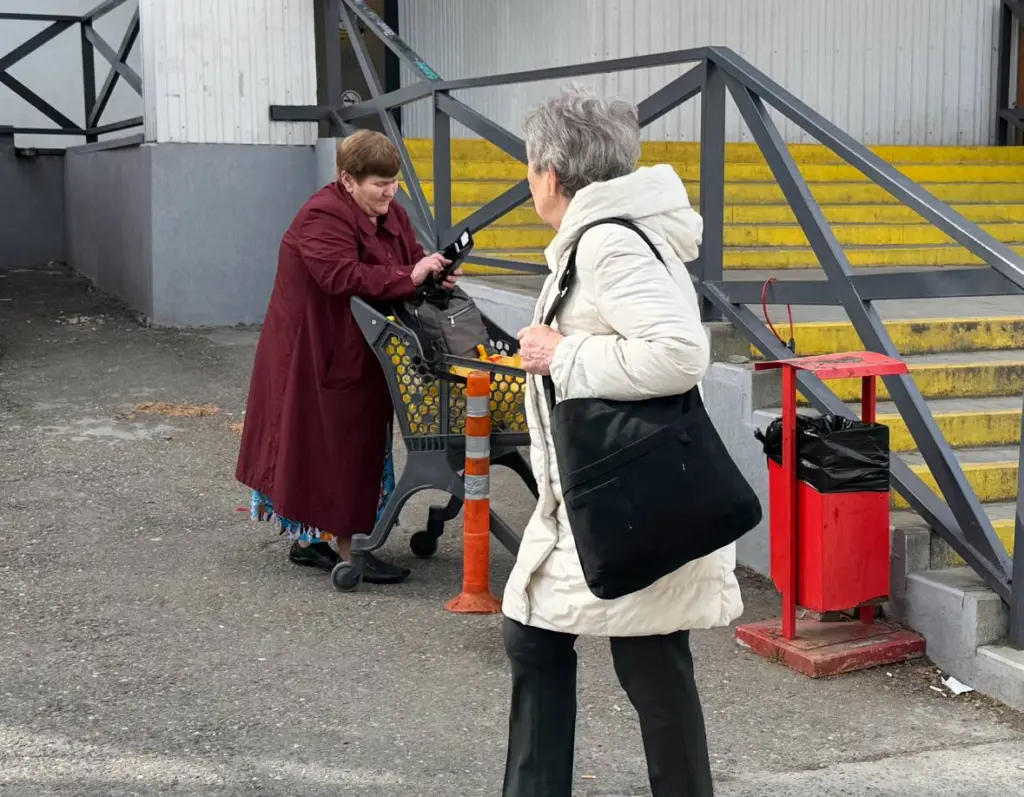 Обязательно прочитайте мудрое стихотворение Дементьева если у вас есть пожилые родители чтобы потом не жалеть