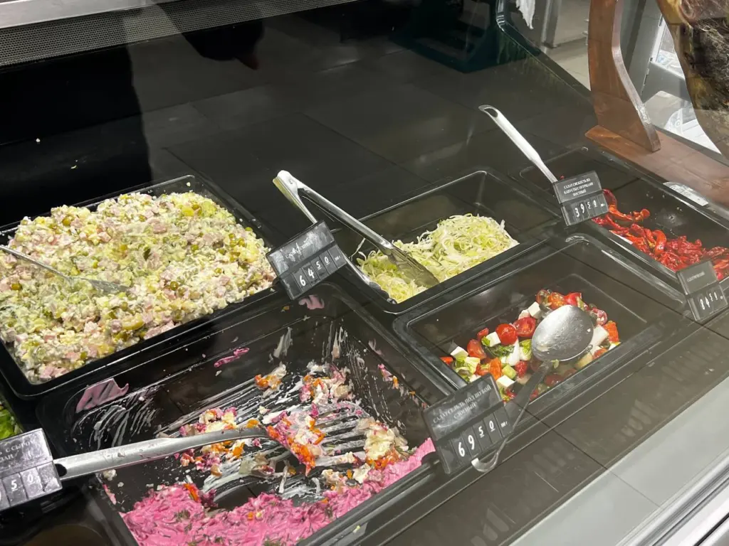 Мои друзья всегда готовят эту закуску даже для торжественных мероприятий — всего 5 минут на приготовление, а вкус получается отличным и доступным