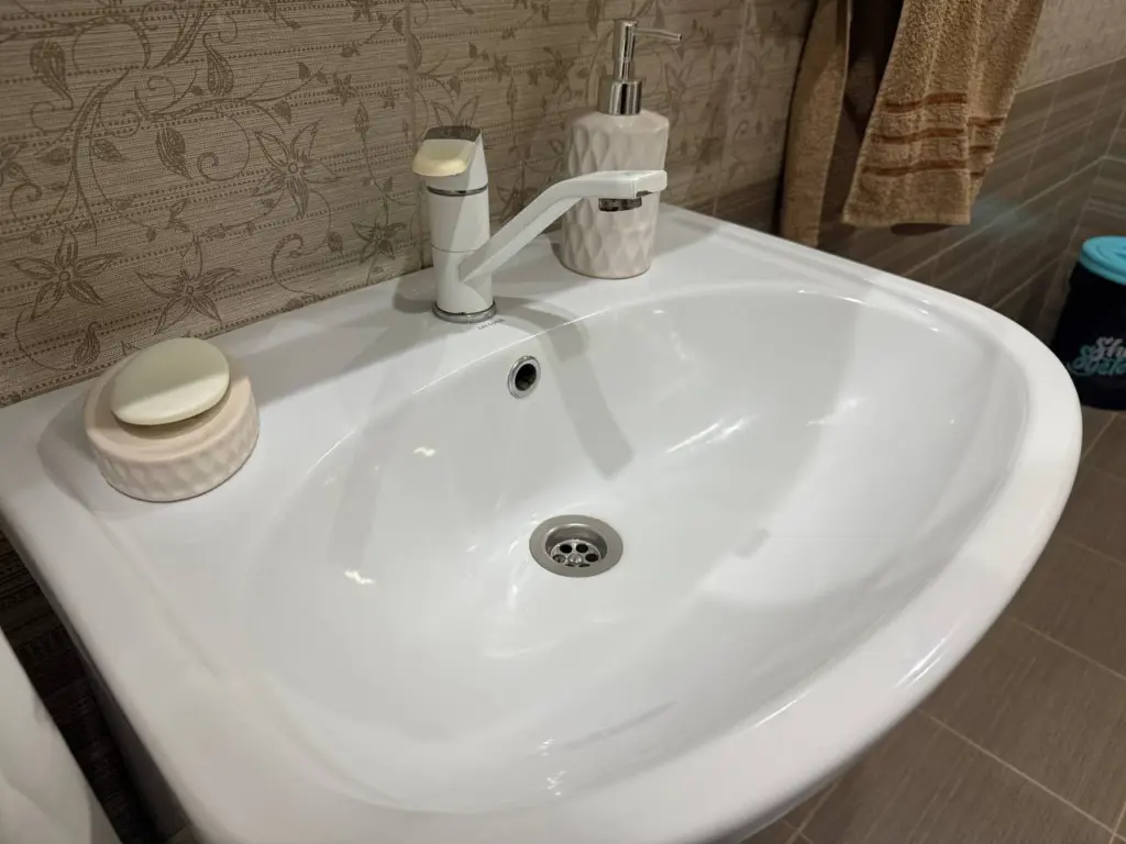 Засор увеличивается, как снежный ком: полстакана легко справляется с проблемой