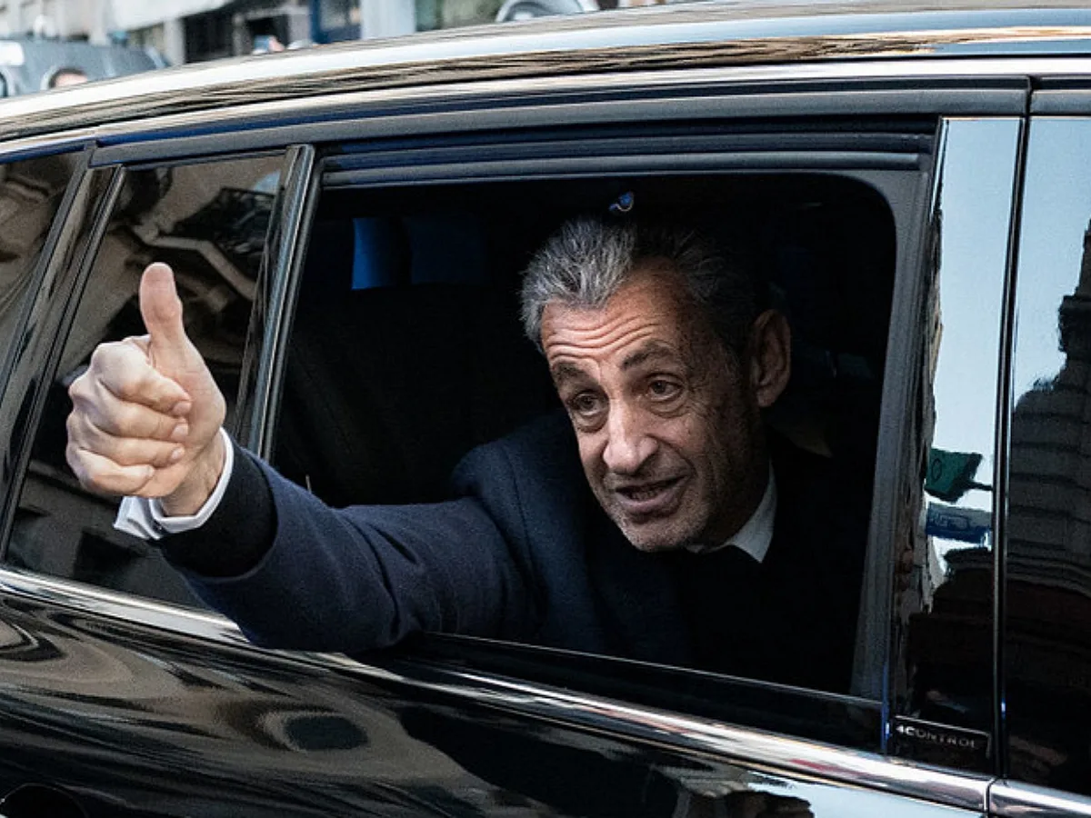 Саркози вышел на свободу экс-президент Франции вернулся в родные стены0