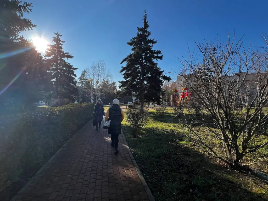 Как выбрать стильные головные уборы для женщин 50+, чтобы акцентировать элегантность, а не возраст