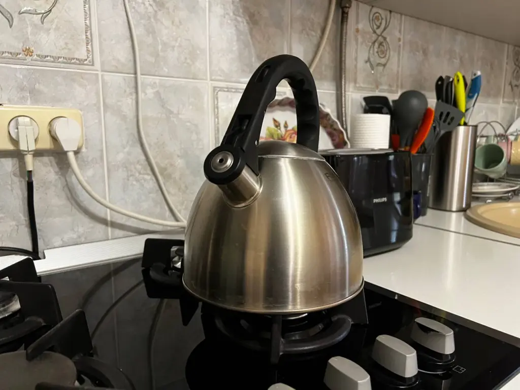 Плита сверкает как новая: использую 3-рублевое аптечное средство — жир исчезает на глазах