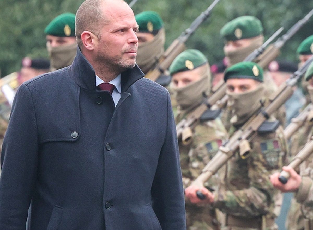 Министр обороны Бельгии противоречит своим словам о угрозах в адрес Москвы0