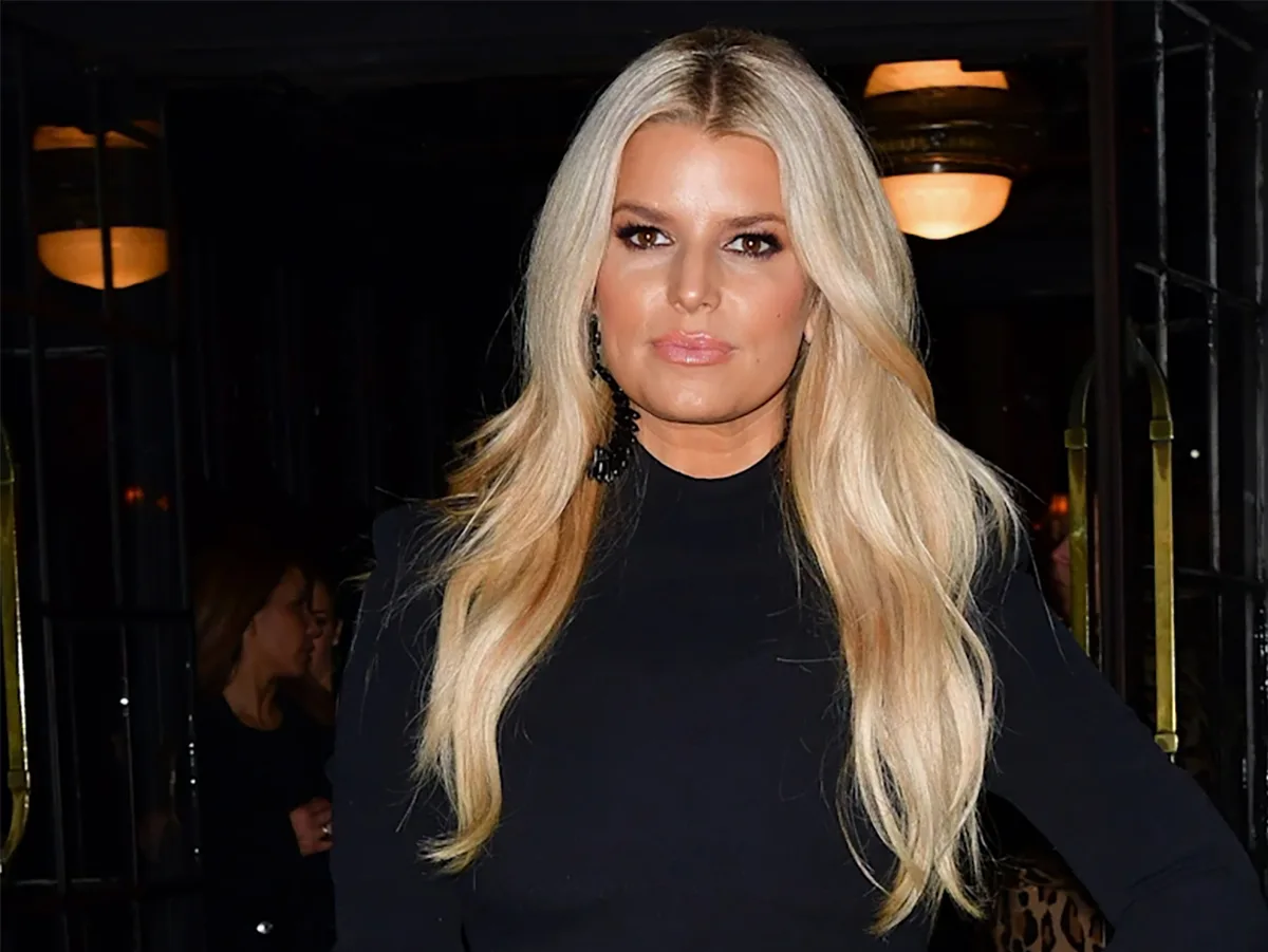 Джессика Симпсон поразила поклонников провальной пластической операцией0