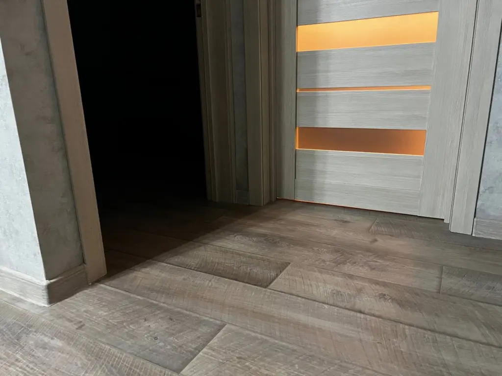 Забудьте о ламинате: какое покрытие в пять раз теплее, комфортнее и доступнее по цене