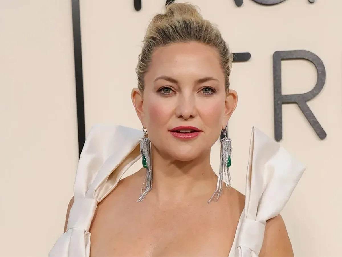 Кейт Хадсон позировала в полотенце, прикрывающем её голое тело0