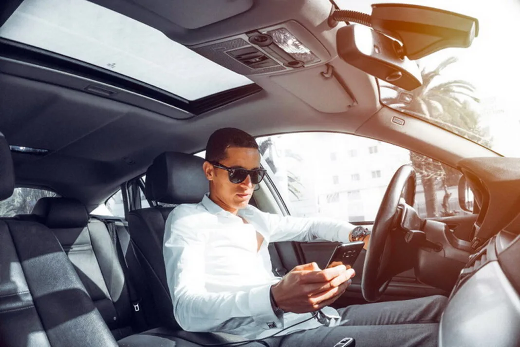 Инспектор ДПС предлагает пройти в патрульную машину: как действовать, чтобы не нарваться на проблемы0