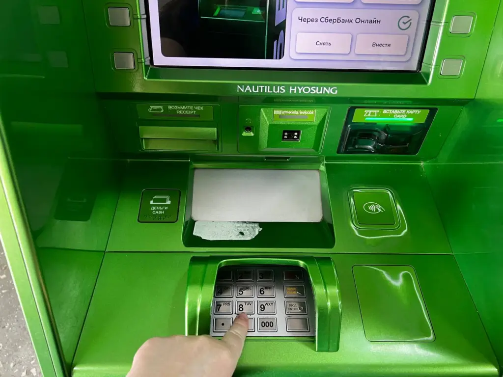 Запрет на переводы друзьям и близким: какие фразы могут привести к блокировке вашей банковской карты