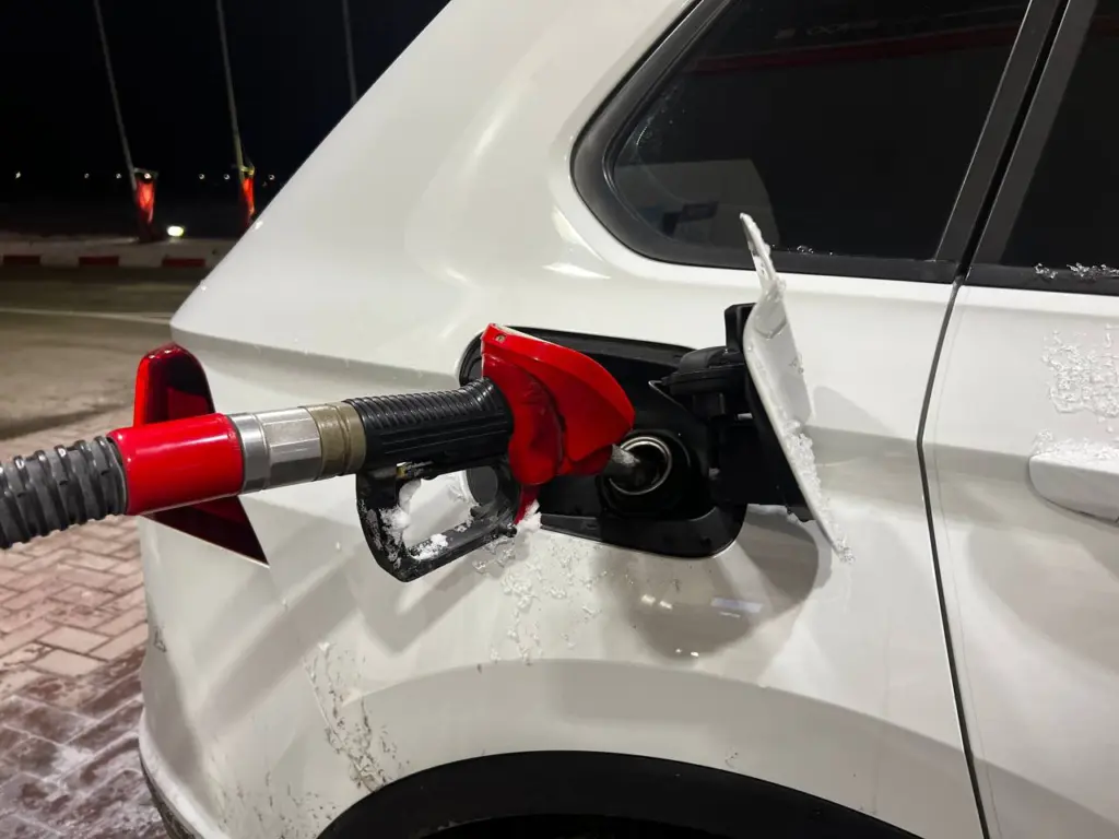 К ноябрю водители массово переходят с бензина АИ-95 на АИ-92: причины и последствия этого выбора