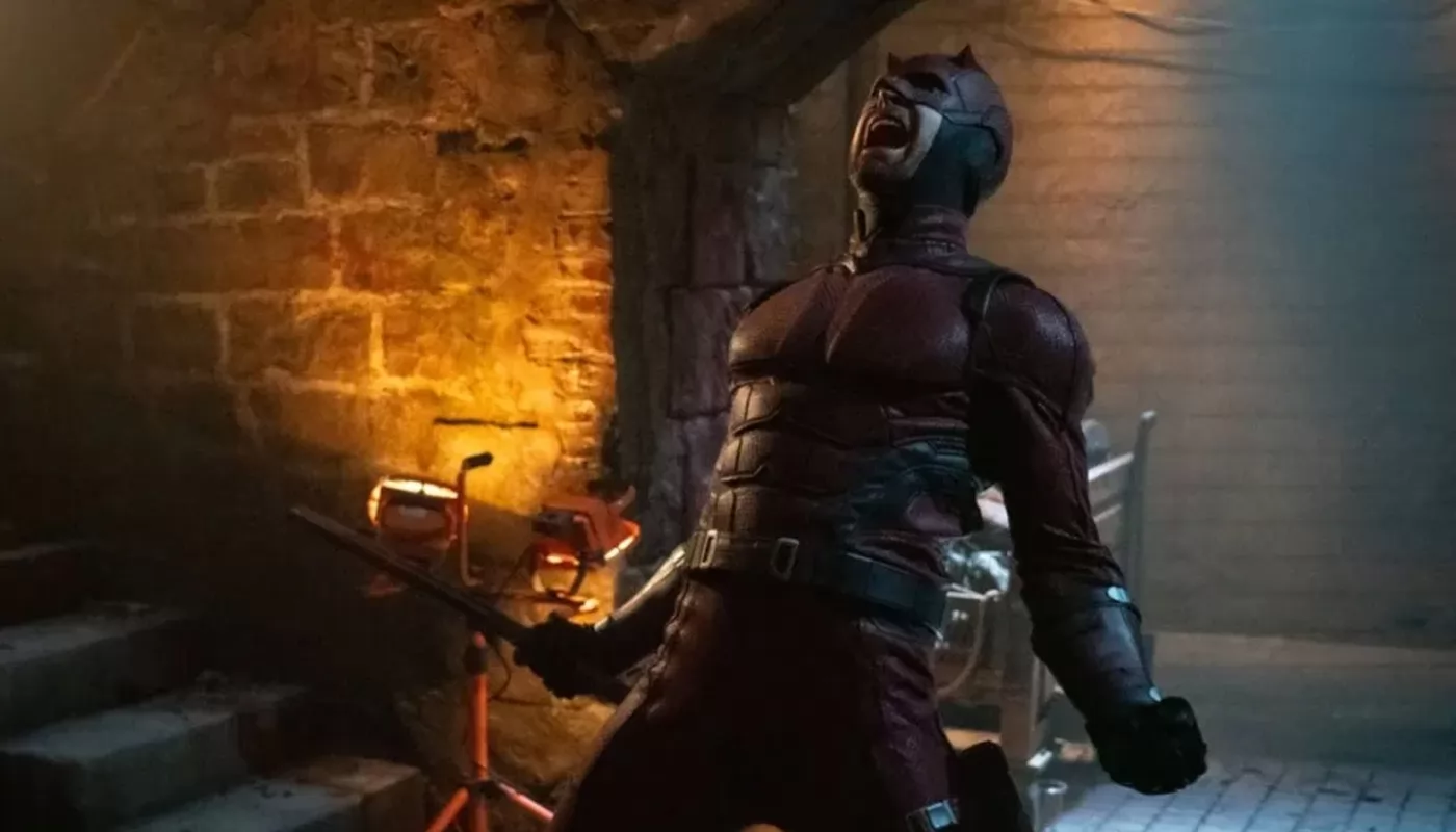 Сорвиголова Чарли Кокс объяснил смену цвета костюма супергероя