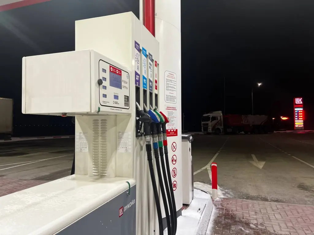 Какой бензин заливать в бак: 92-й или 95-й — реальность для современных автомобилей