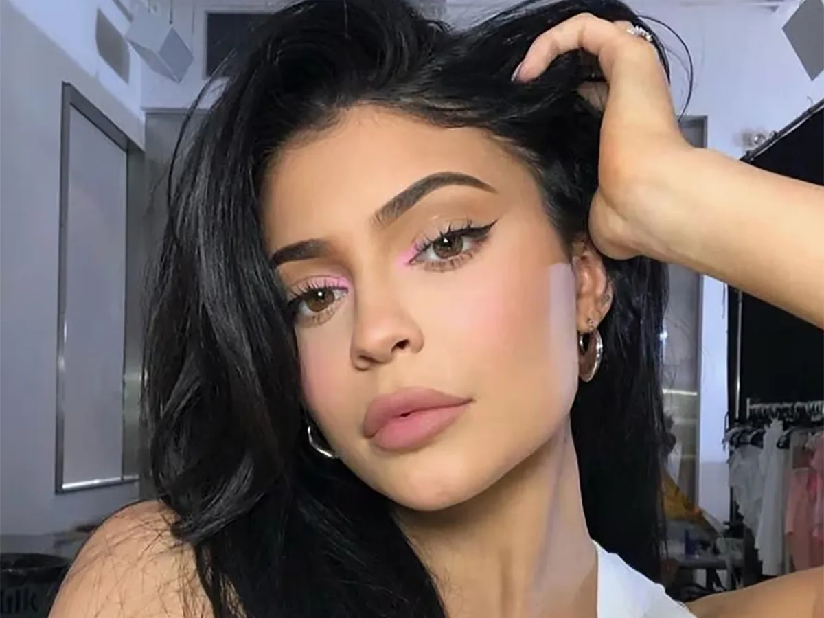 Кайли Дженнер продемонстрировала свою смелость, снявшись без трусов после разрыва с Тимоти Шаламе0