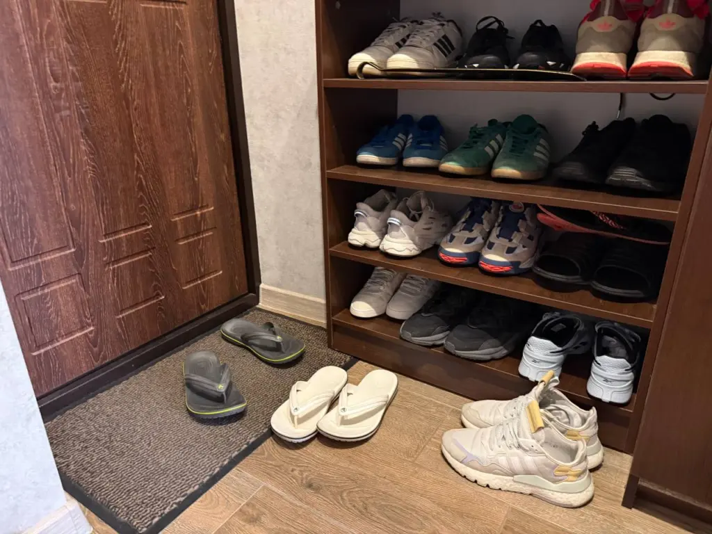 Как вернуть белизну ботинок за 5 минут: два простых ингредиента для идеального ухода — мельчайшие трещины исчезают